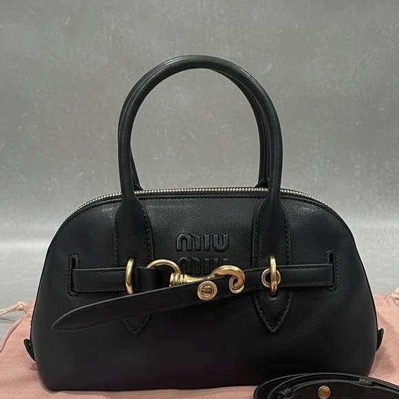 The Unbranded Brand Handbags - Aventure - Black Leather Bowling Satchel with Gold Hardware - Size Small